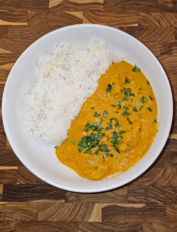 Image of one serving of butter chicken