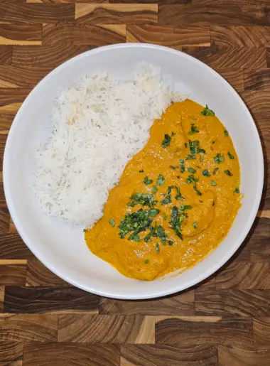 Image of one serving of butter chicken