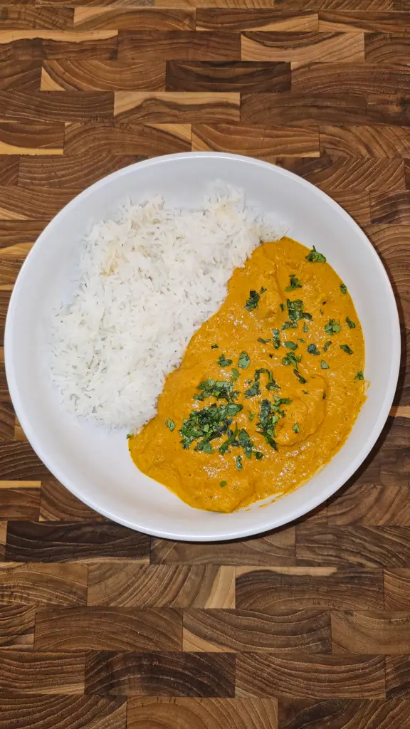 Image of one serving of butter chicken